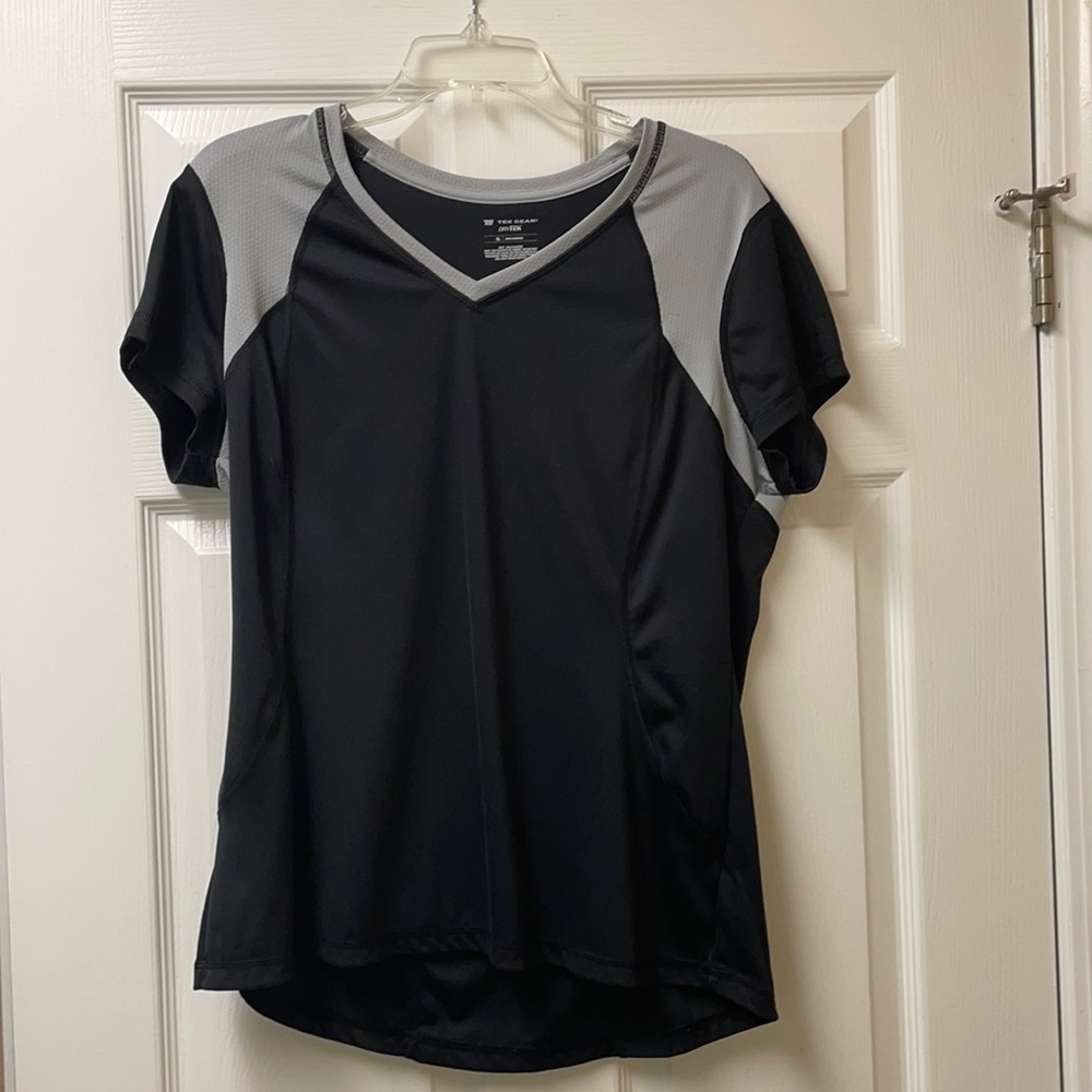 Tek Gear sport black/gray workout top. Size XL